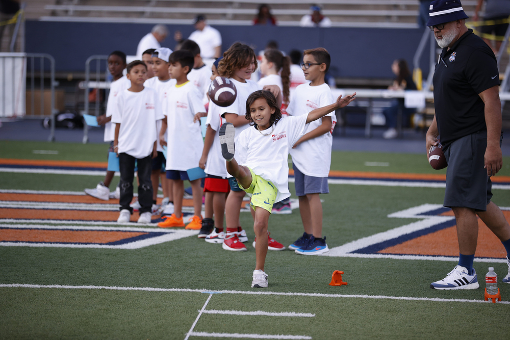 PETER PIPER PIZZA PUNT, PASS & KICK - FREE FOR THE KIDS
